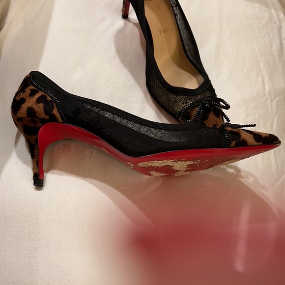 Louboutin lace with animal print with zipper bows. Beautiful shoes. Runs narrow. - Picture 3 of 10